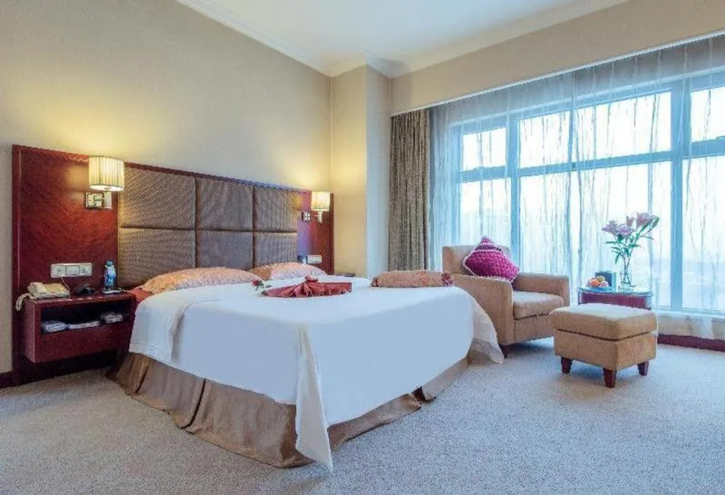 Bed in Dolton Changsha Spa Hotel