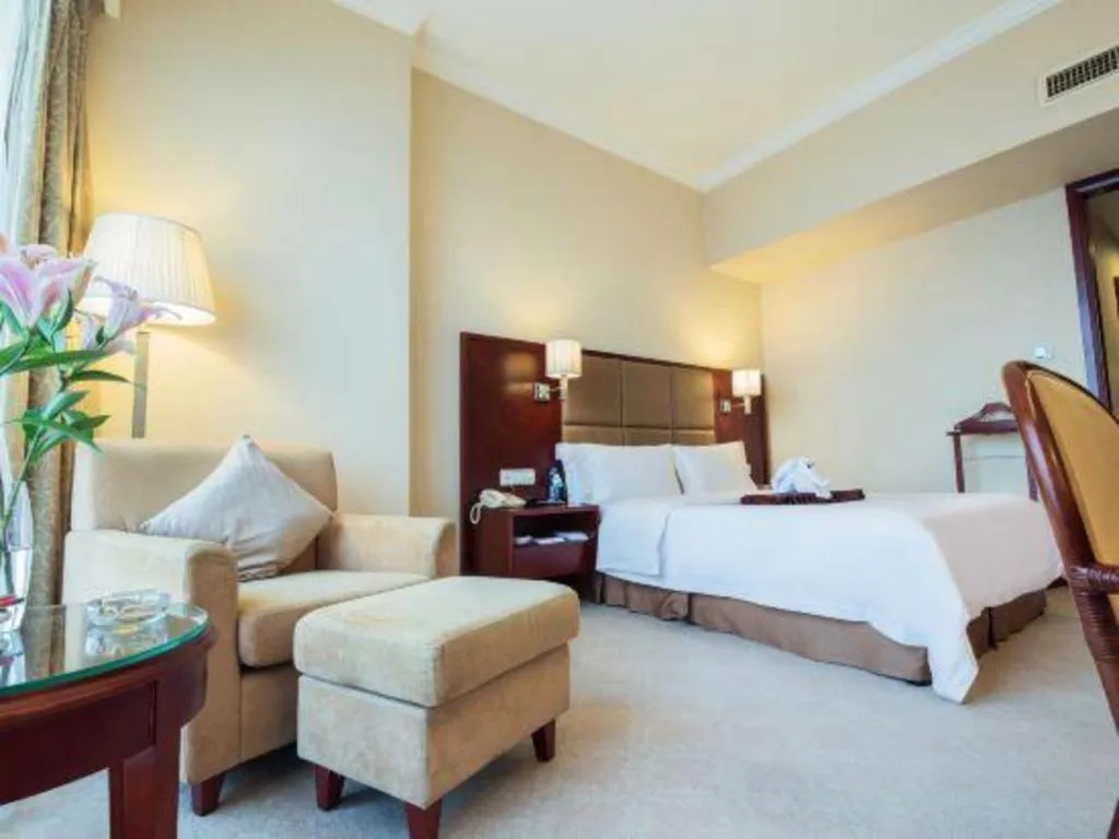 Bed in Dolton Changsha Spa Hotel