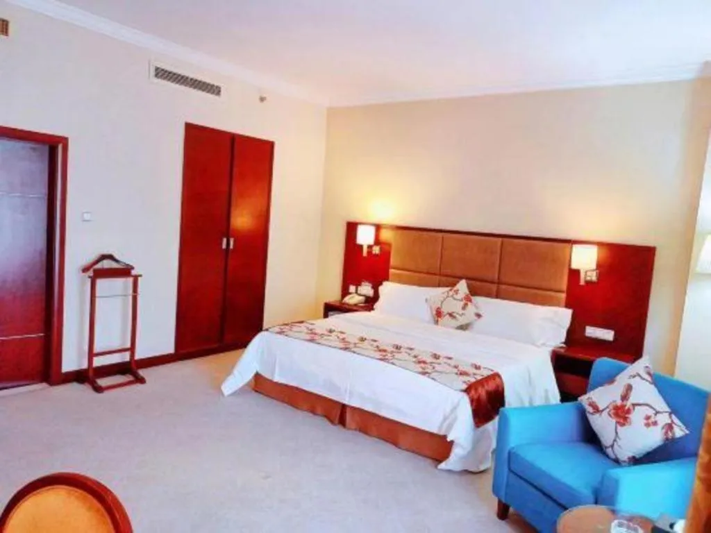 Bed in Dolton Changsha Spa Hotel