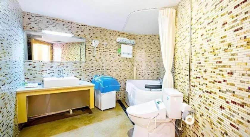 Zhongshan Louis Hotel