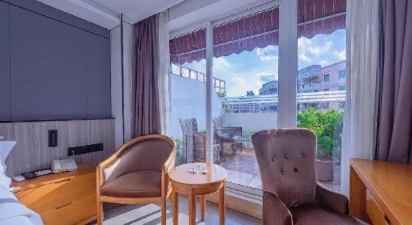 Zhongshan Louis Hotel