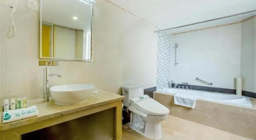 Zhongshan Louis Hotel