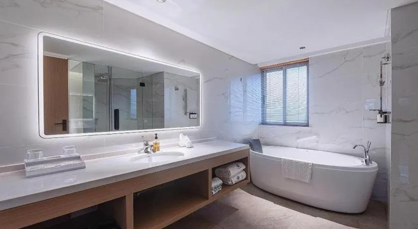 Zhongshan Louis Hotel