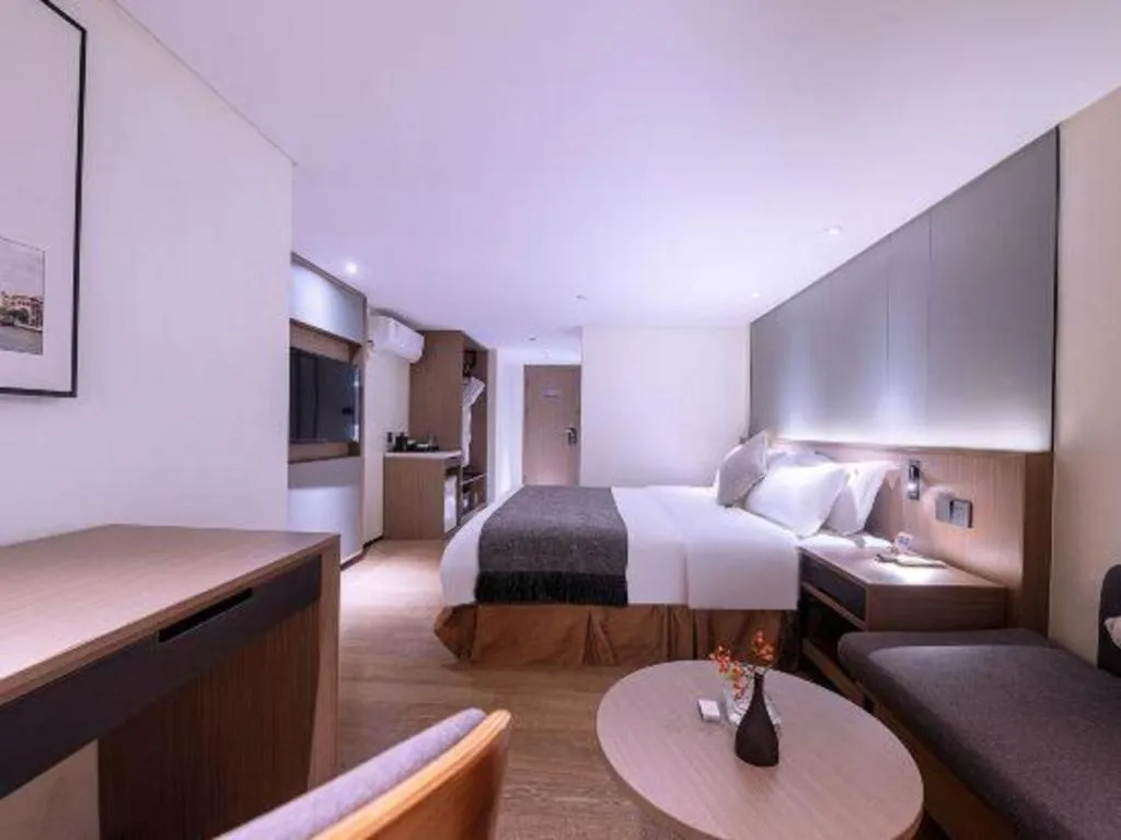 Bed in Zhongshan Louis Hotel