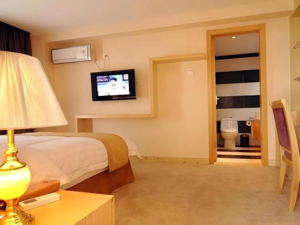 Bed in Zhongshan Louis Hotel