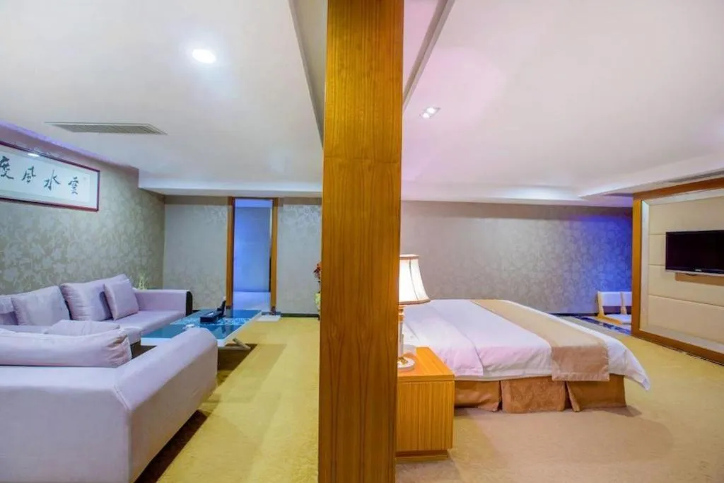 Bed in Zhongshan Louis Hotel