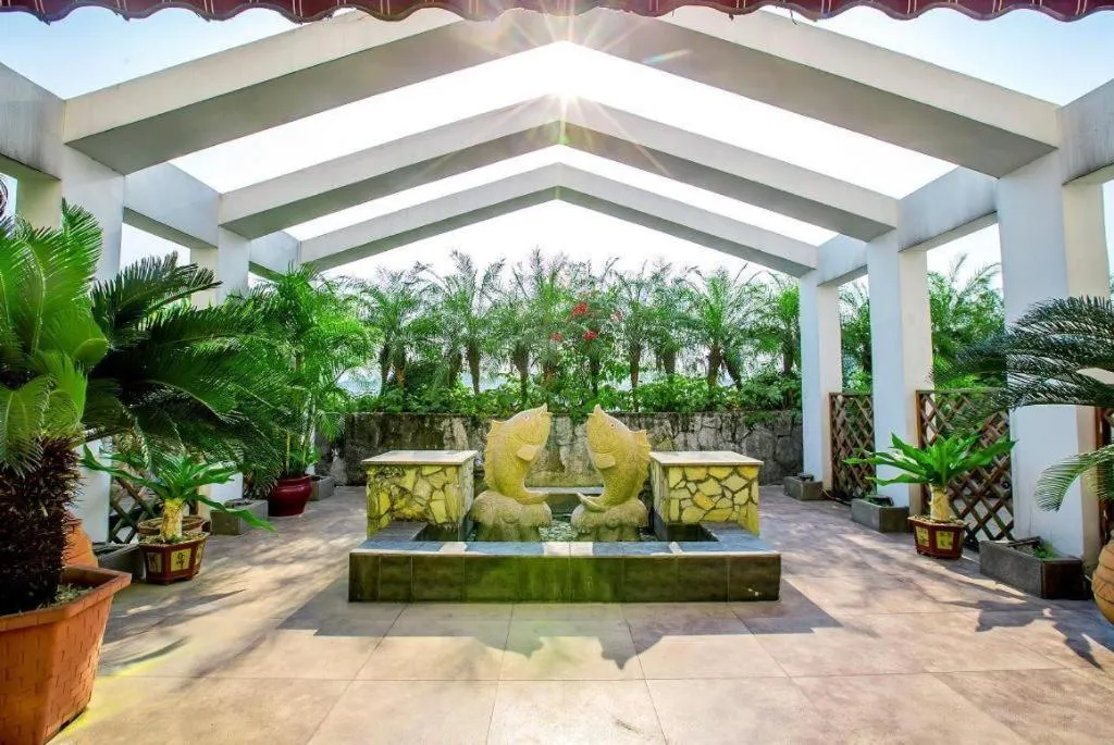 Zhongshan Louis Hotel