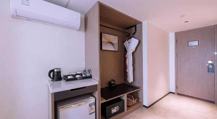 Zhongshan Louis Hotel