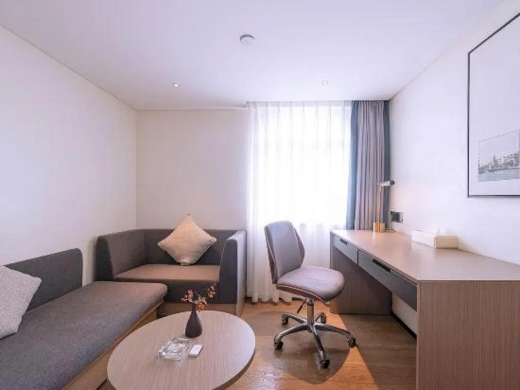 Zhongshan Louis Hotel