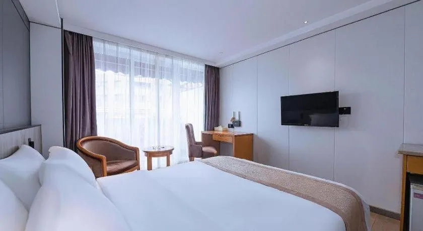 Bed in Zhongshan Louis Hotel