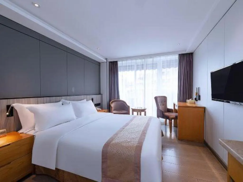 Bed in Zhongshan Louis Hotel