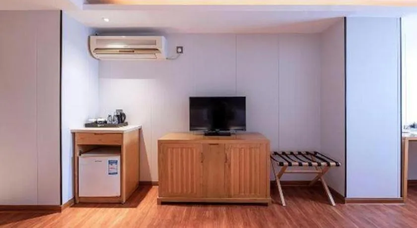 Zhongshan Louis Hotel