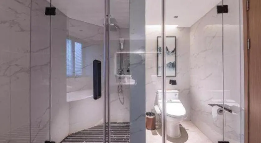 Zhongshan Louis Hotel