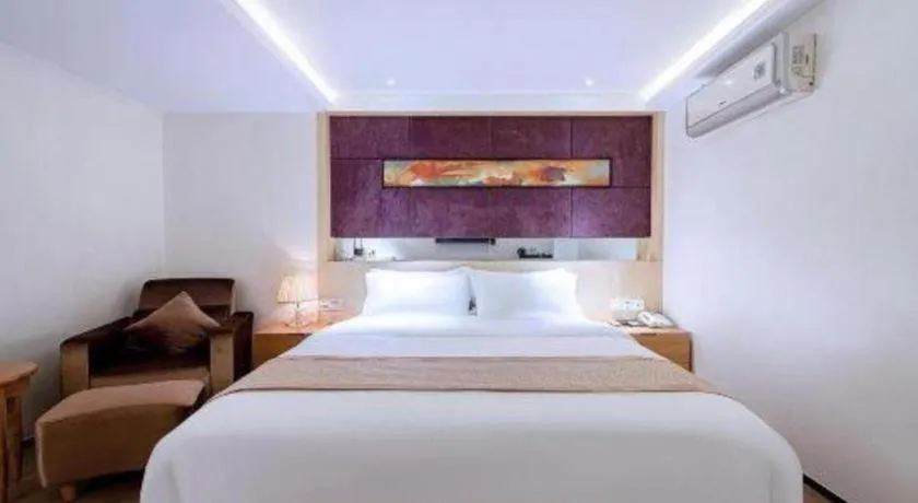 Bed in Zhongshan Louis Hotel