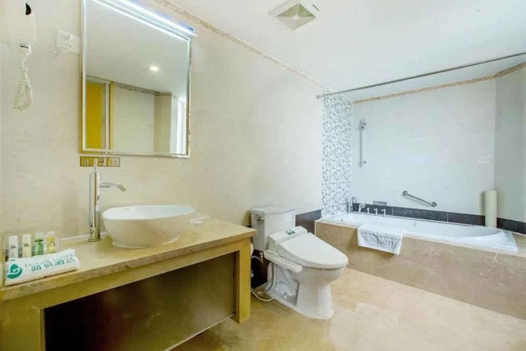 Zhongshan Louis Hotel