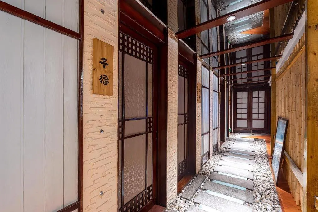 Bed in Zhongshan Louis Hotel