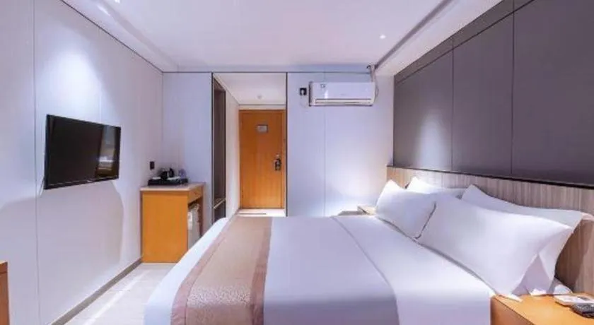 Bed in Zhongshan Louis Hotel