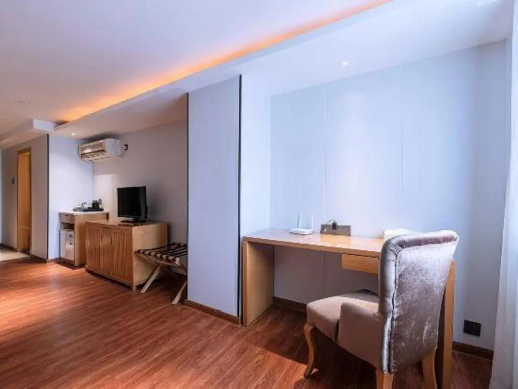 Zhongshan Louis Hotel