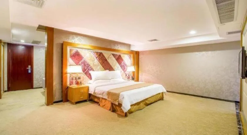 Bed in Zhongshan Louis Hotel