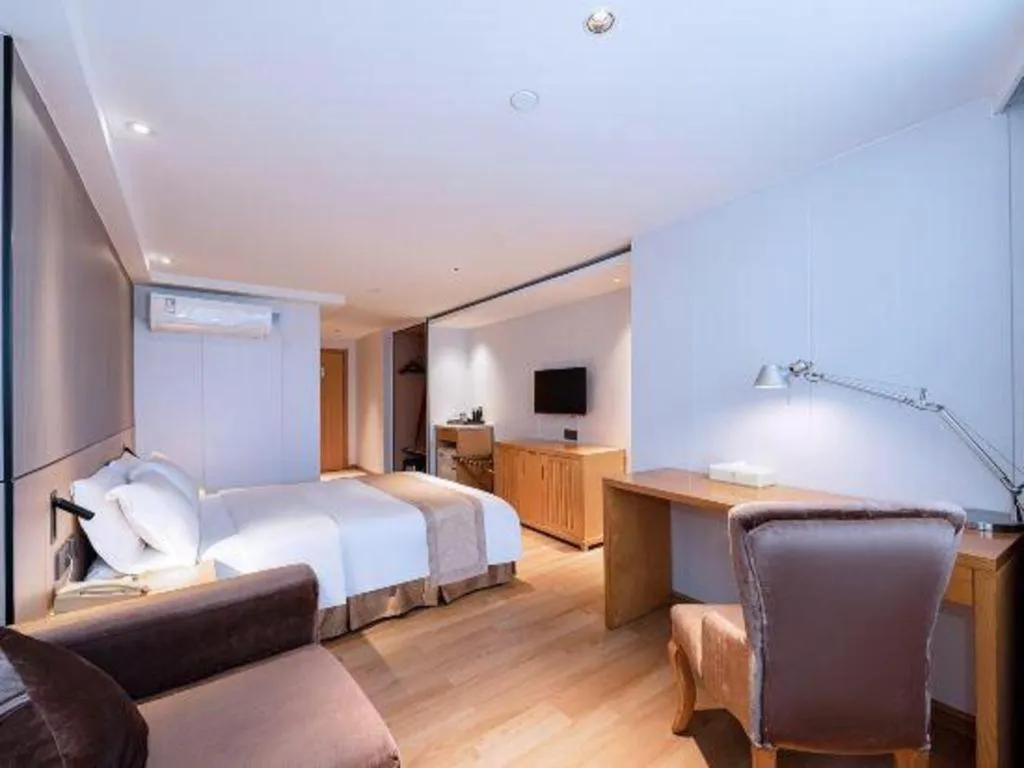 Bed in Zhongshan Louis Hotel