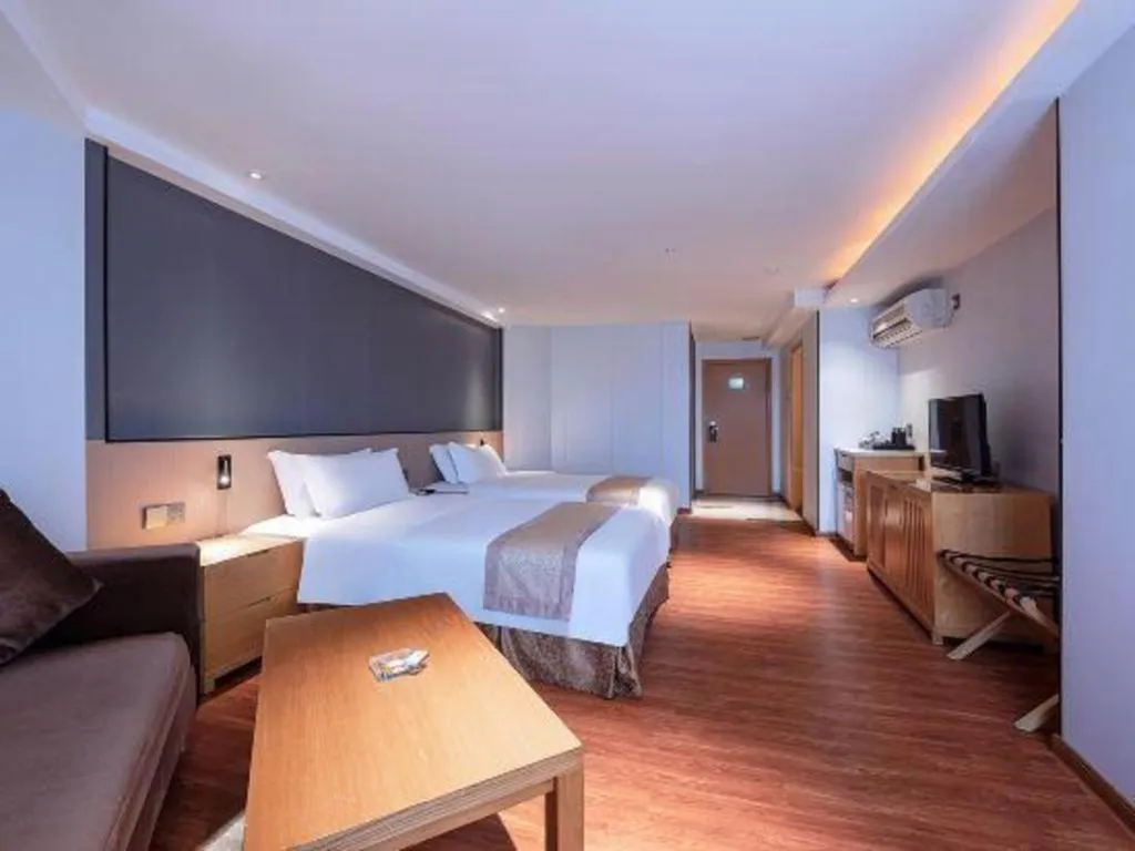 Bed in Zhongshan Louis Hotel