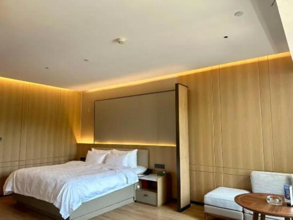 Bed in Zhangjiagang Jiangnan Garden Hotel