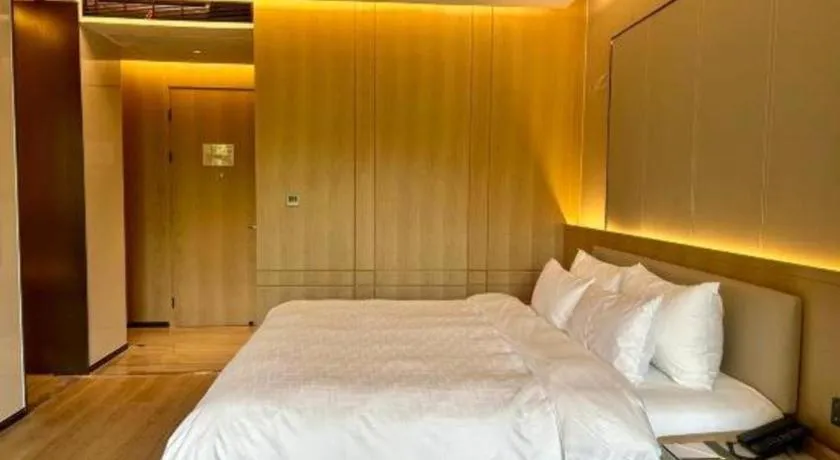 Bed in Zhangjiagang Jiangnan Garden Hotel