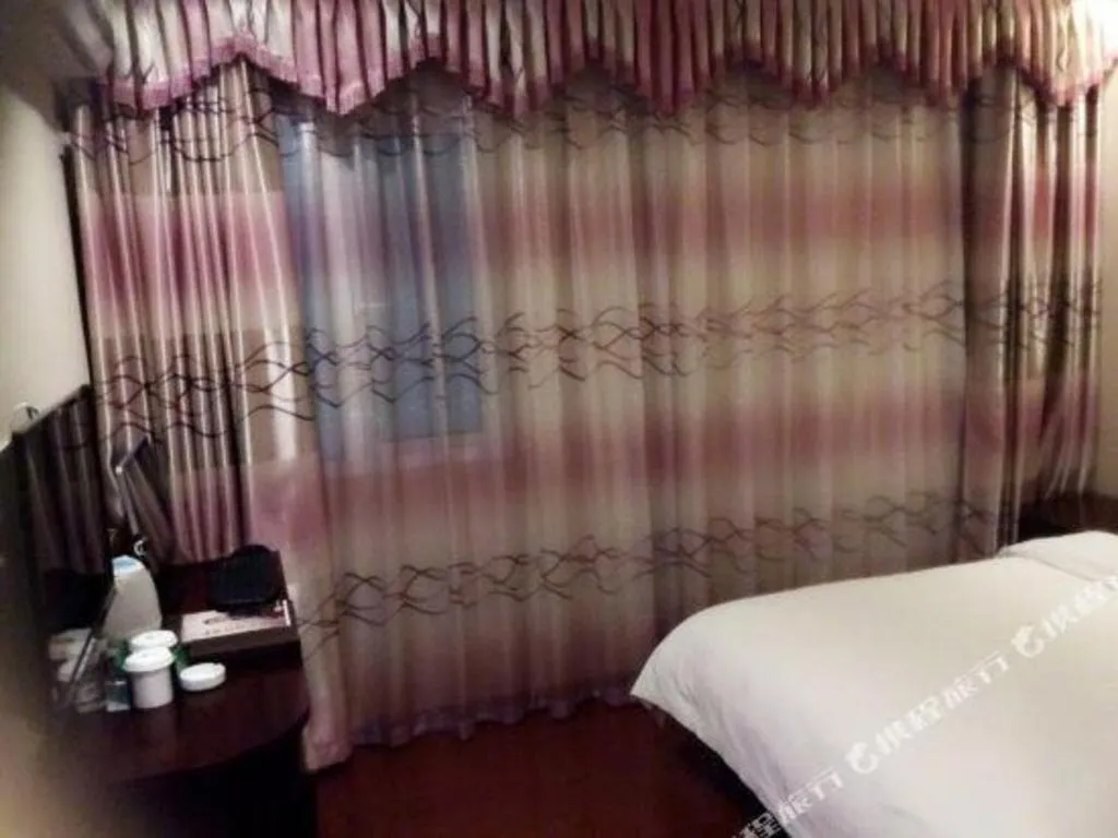 Bed in GreenTree Inn Suzhou Wujiang Zhenze Town Zhennan Road Express Hotel