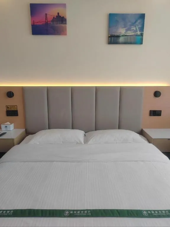 Bed in GreenTree Inn Suzhou Wujiang Zhenze Town Zhennan Road Express Hotel