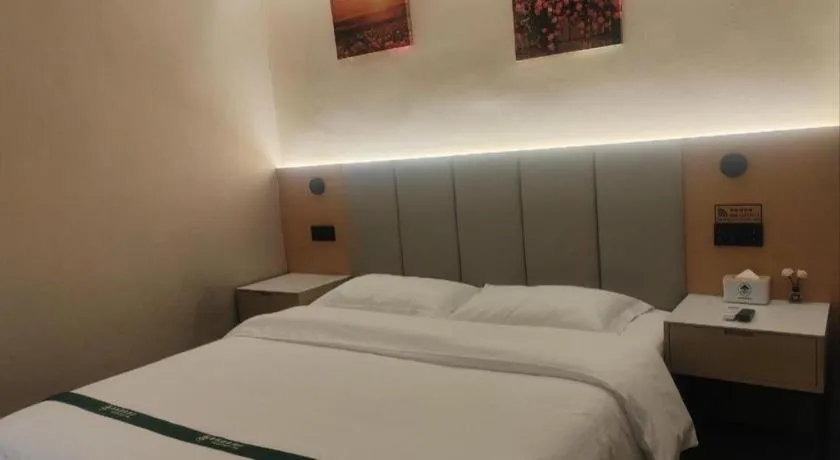 Bed in GreenTree Inn Suzhou Wujiang Zhenze Town Zhennan Road Express Hotel