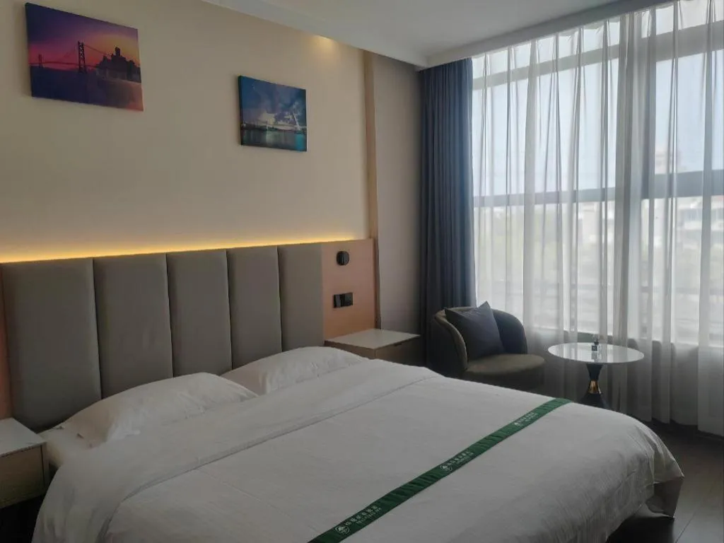 Bed in GreenTree Inn Suzhou Wujiang Zhenze Town Zhennan Road Express Hotel