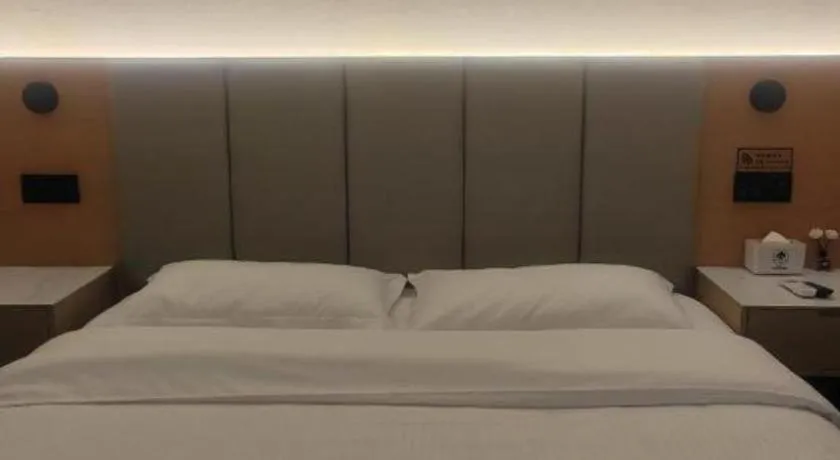 Bed in GreenTree Inn Suzhou Wujiang Zhenze Town Zhennan Road Express Hotel