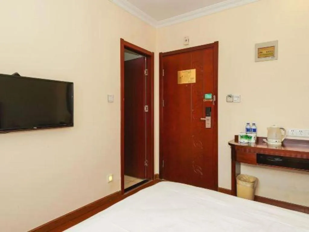 Bed in GreenTree Inn Suzhou Wujiang Zhenze Town Zhennan Road Express Hotel