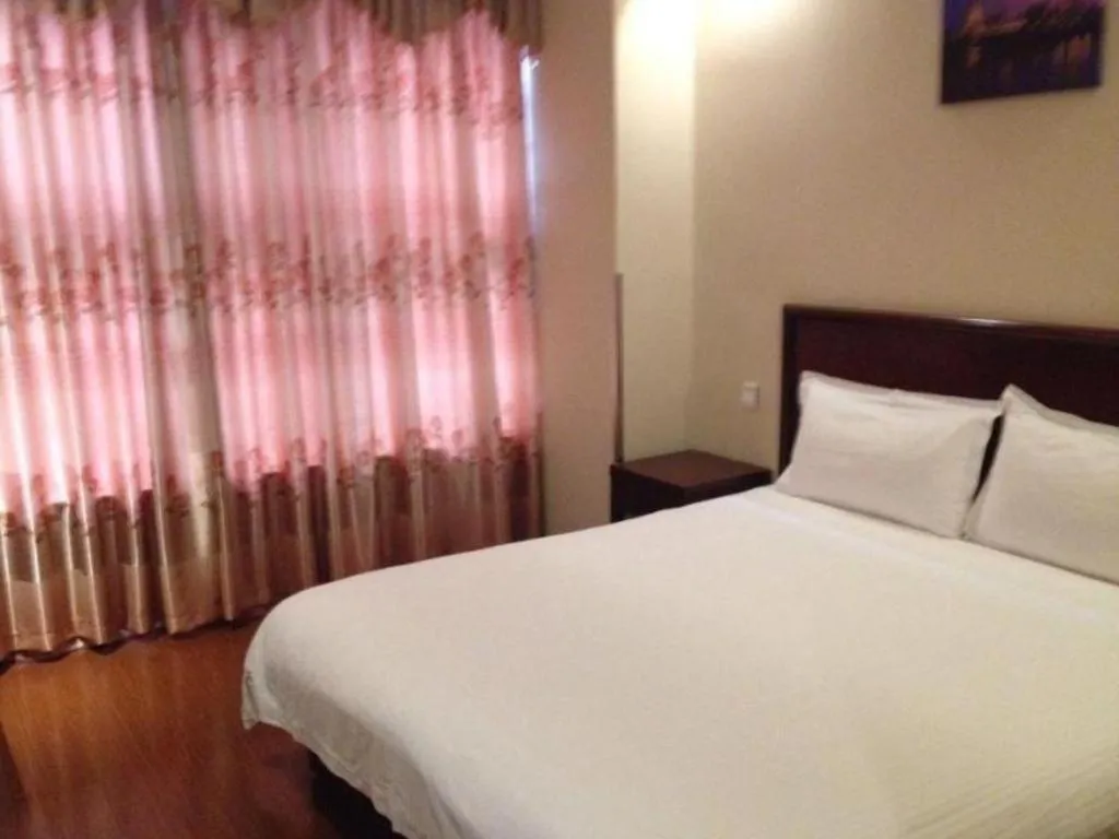 Bed in GreenTree Inn Suzhou Wujiang Zhenze Town Zhennan Road Express Hotel
