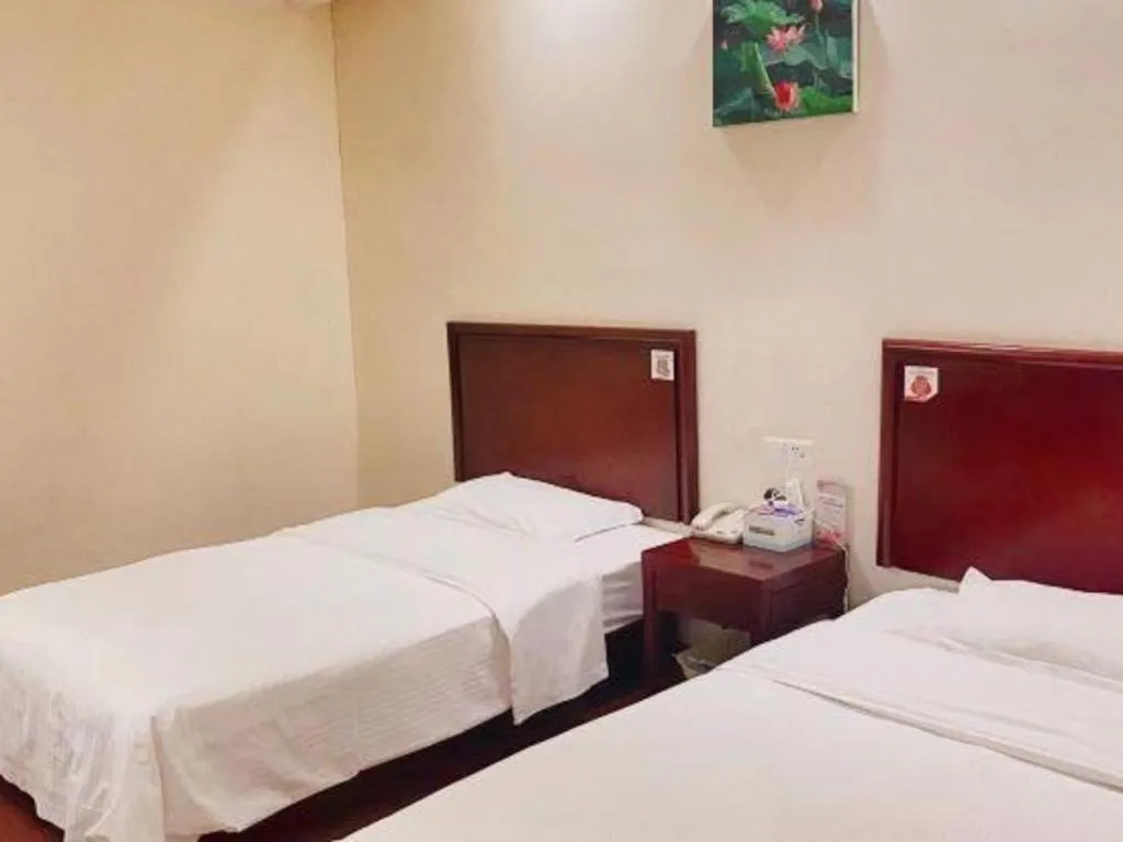 Bed in GreenTree Inn Suzhou Wujiang Zhenze Town Zhennan Road Express Hotel