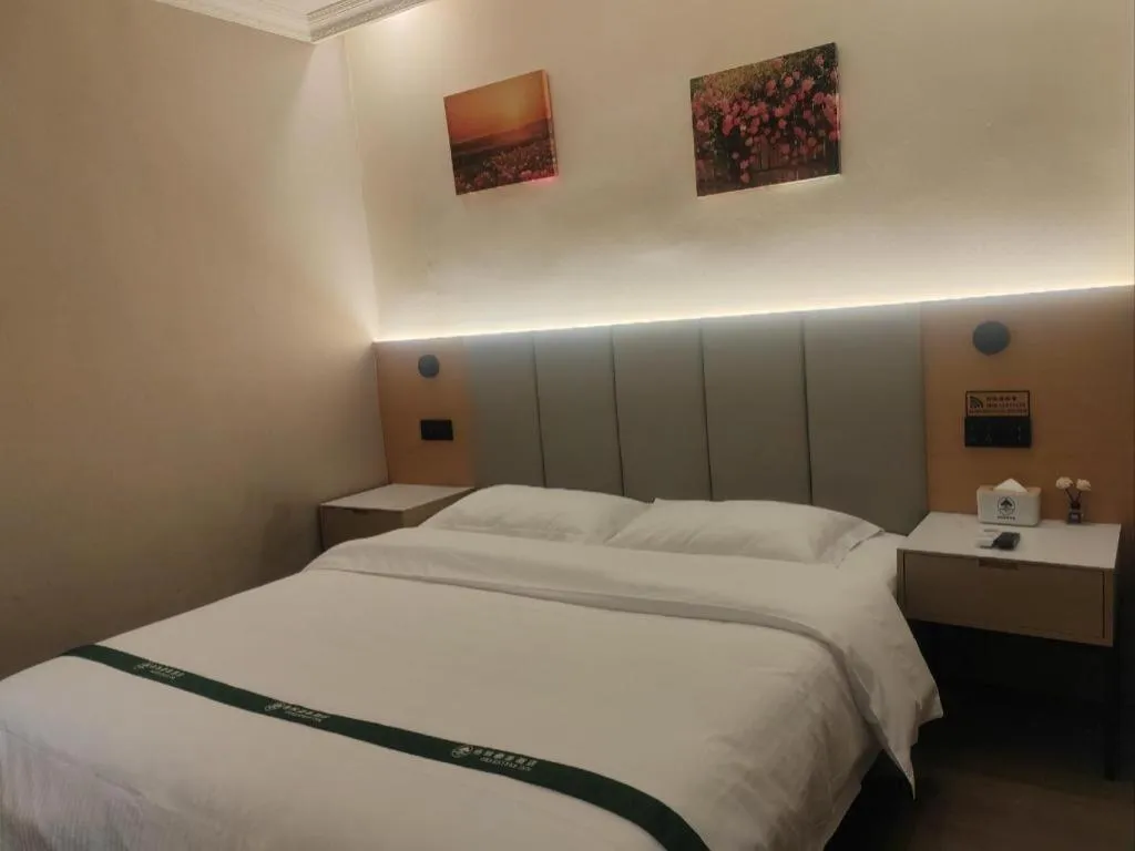 Bed in GreenTree Inn Suzhou Wujiang Zhenze Town Zhennan Road Express Hotel