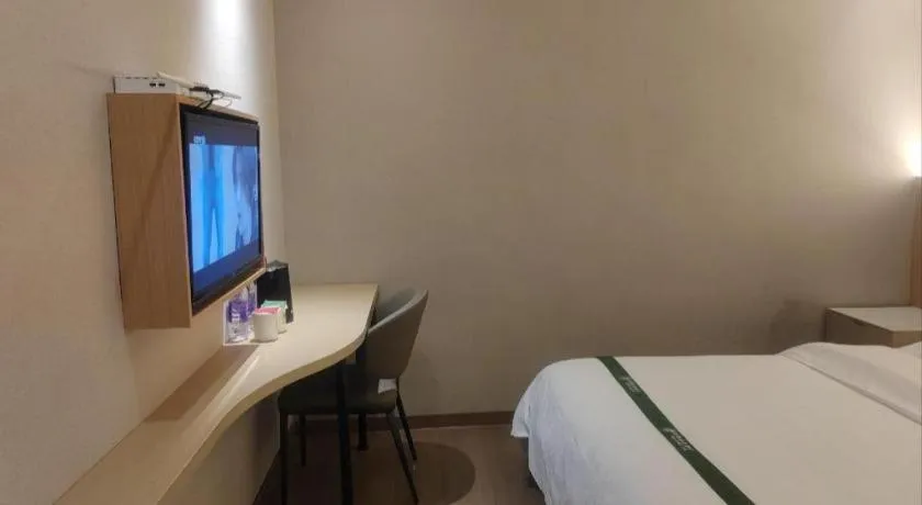 Bed in GreenTree Inn Suzhou Wujiang Zhenze Town Zhennan Road Express Hotel