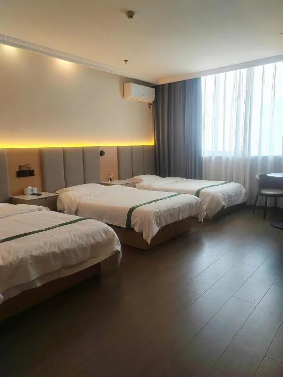 Bed in GreenTree Inn Suzhou Wujiang Zhenze Town Zhennan Road Express Hotel
