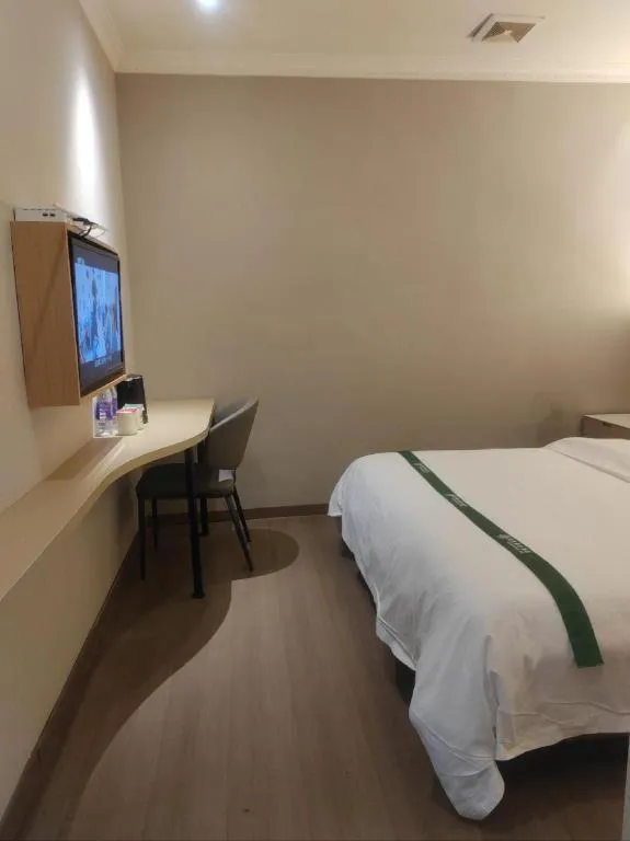 Bed in GreenTree Inn Suzhou Wujiang Zhenze Town Zhennan Road Express Hotel