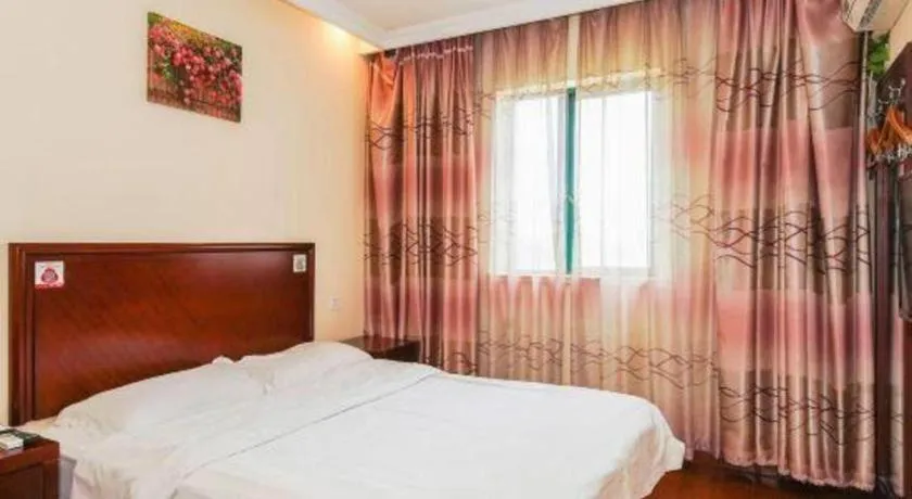 Bed in GreenTree Inn Suzhou Wujiang Zhenze Town Zhennan Road Express Hotel