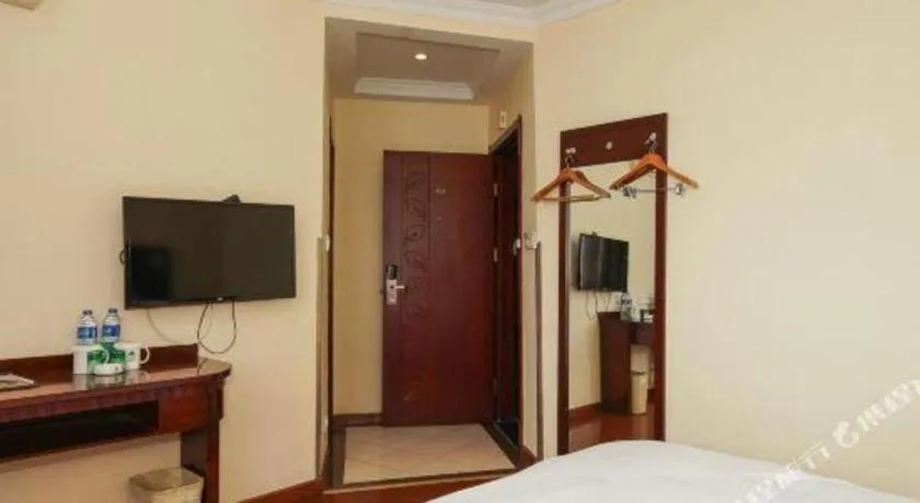 Bed in GreenTree Inn Suzhou Wujiang Zhenze Town Zhennan Road Express Hotel