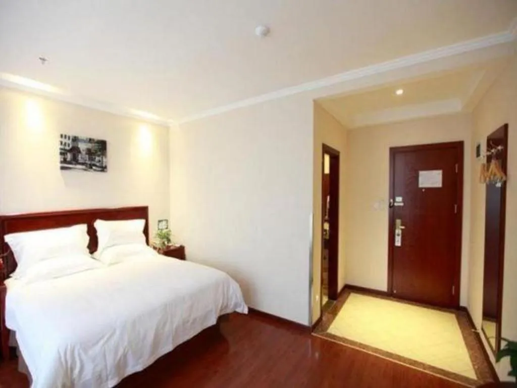 Bed in GreenTree Inn Beijing Miyun Changcheng Huandao Express Hotel