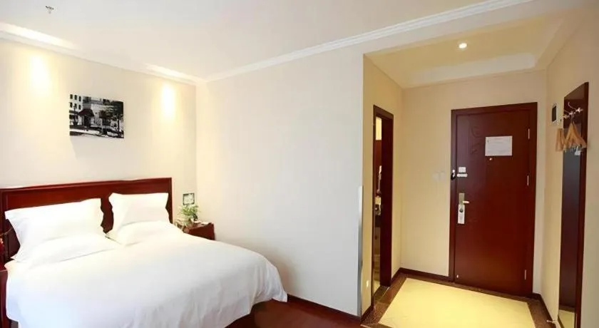 Bed in GreenTree Inn Beijing Miyun Changcheng Huandao Express Hotel