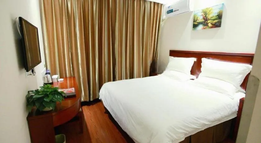 Bed in GreenTree Inn Beijing Miyun Changcheng Huandao Express Hotel