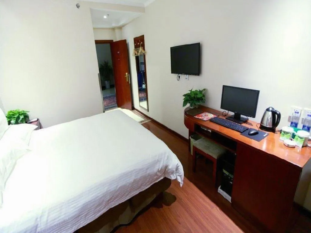 Bed in GreenTree Inn Beijing Miyun Changcheng Huandao Express Hotel