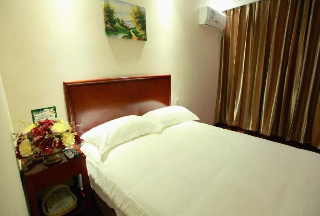 Bed in GreenTree Inn Beijing Miyun Changcheng Huandao Express Hotel