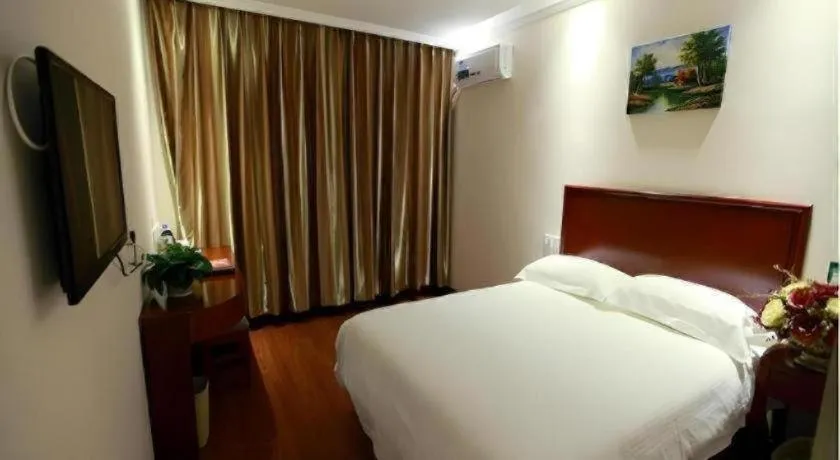 Bed in GreenTree Inn Beijing Miyun Changcheng Huandao Express Hotel