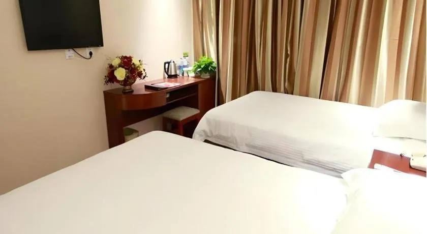 Bed in GreenTree Inn Beijing Miyun Changcheng Huandao Express Hotel