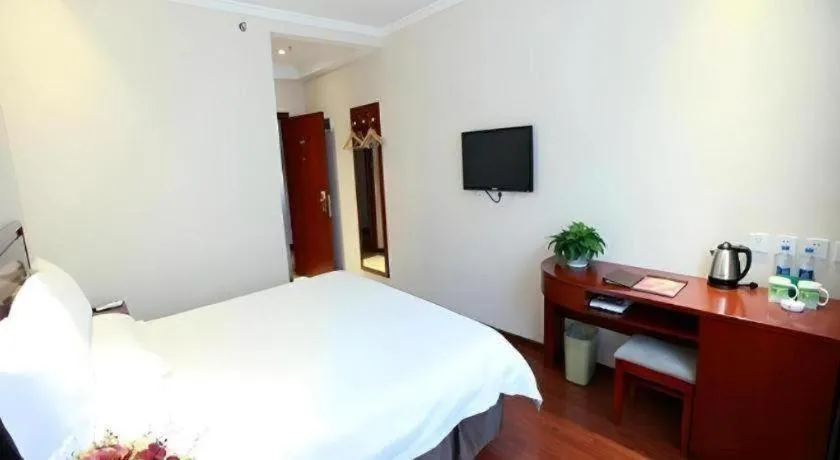 Bed in GreenTree Inn Beijing Miyun Changcheng Huandao Express Hotel