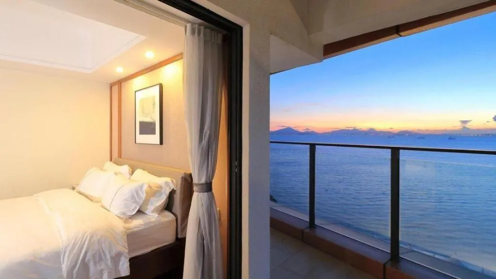 Bed in Island Skylight Resort